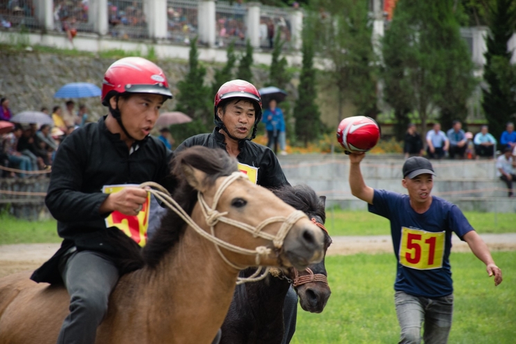 course de chevaux au festival Bac Ha