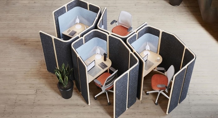 des bureaux de travail