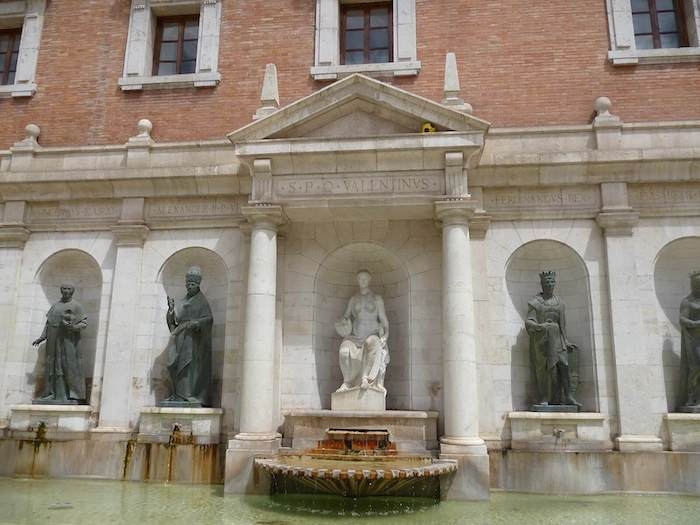 la fontaine de l'université à Valencia