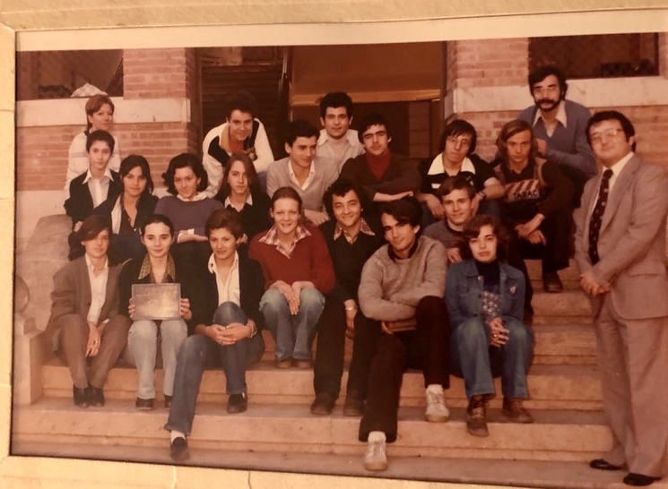 une photo de classe avec des élèves