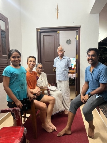 Marceau et une famille indienne qui l'a accueilli