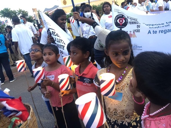 La marche aux flambeaux à Pondichery le 14 juillet