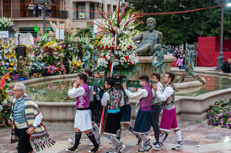 Ofrenda pendant les Fallas à Valencia