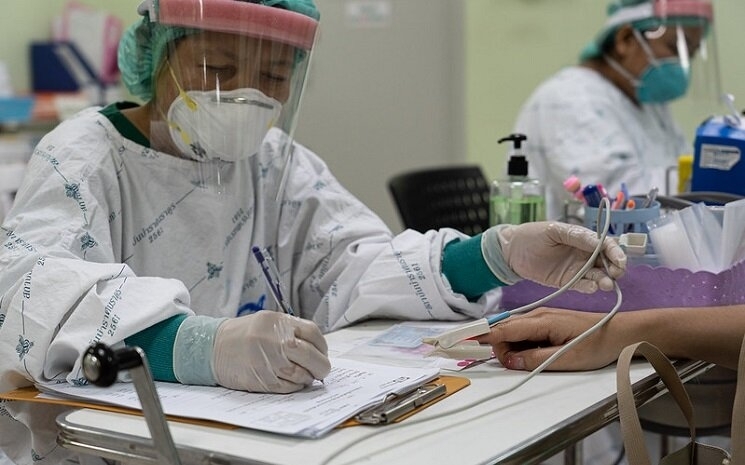 personnel hospitalier chine en blouse blanche